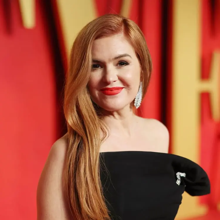 Collarbone Layers In Glossy Red — Trendy Ginger Hair