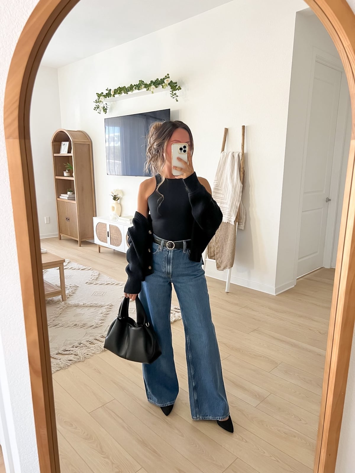 Ribbed Halter Top With Wide Leg Jeans and Black Pointed-Toe Heels — Trendy Going Out Outfits