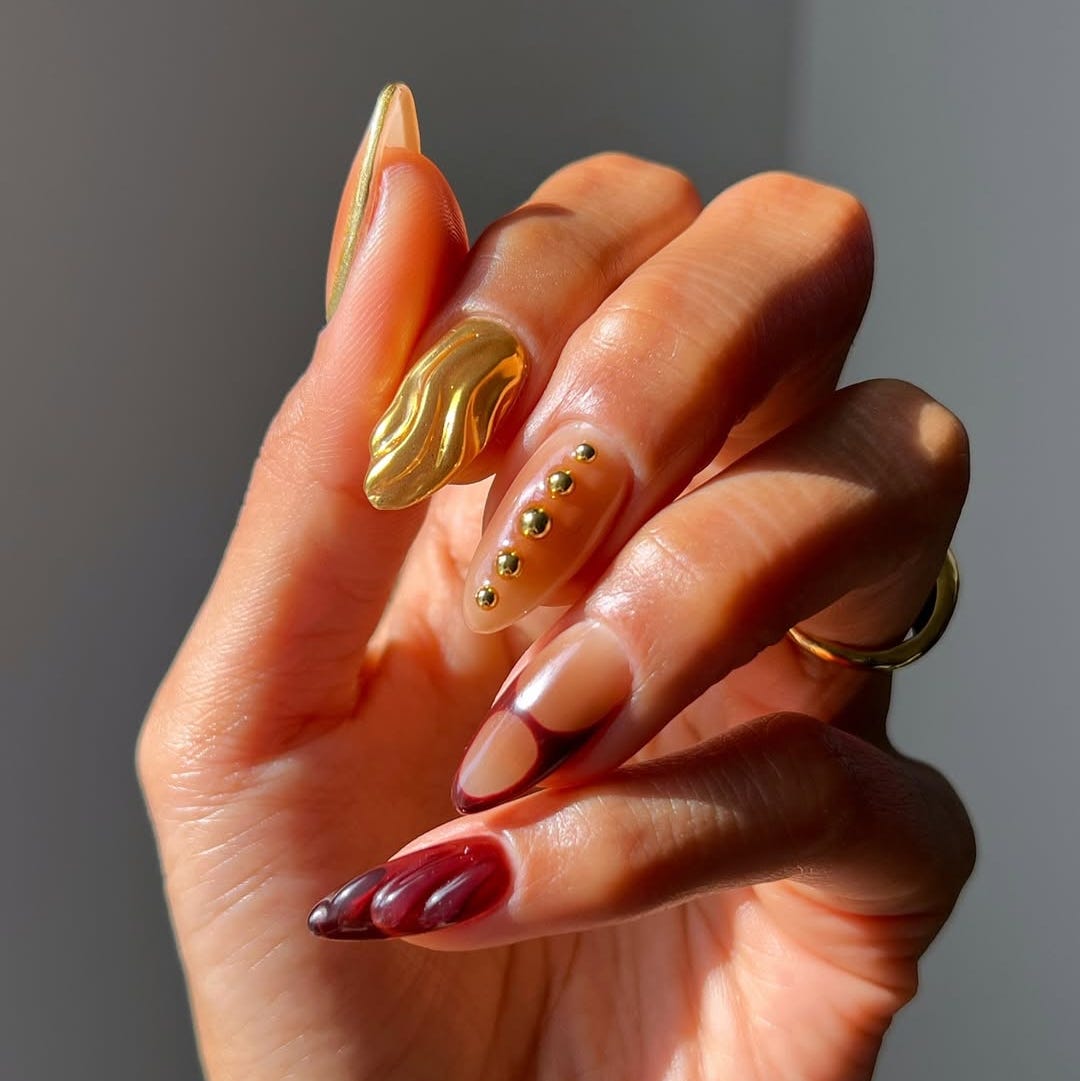 Long Almond Nails With Wavy Gold Design Long Almond Nails With Wavy Gold Design — Trendy Gold Nails