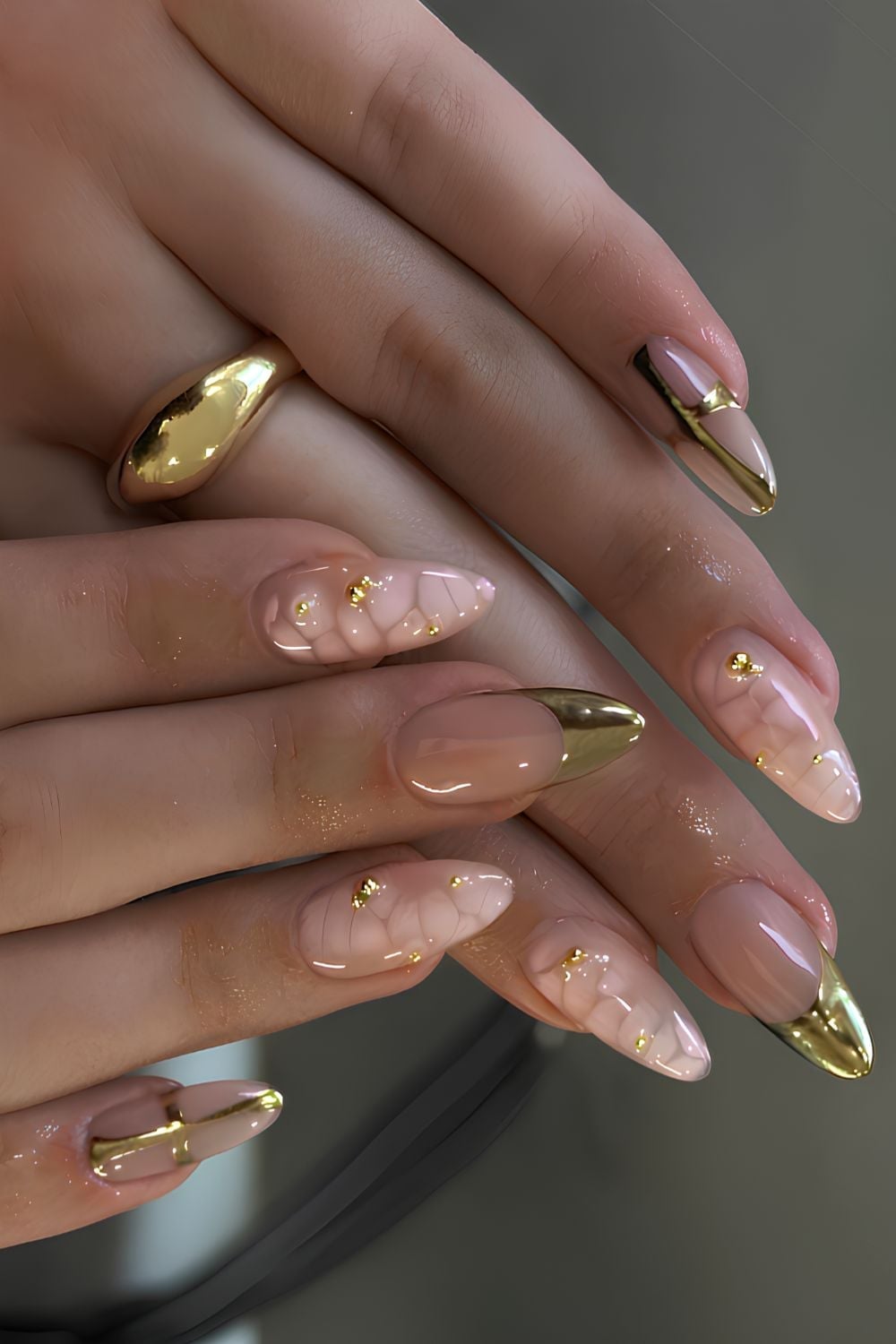 Medium Almond Nails With Gold French And Accents Medium Almond Nails With Gold French And Accents — Trendy Gold Nails