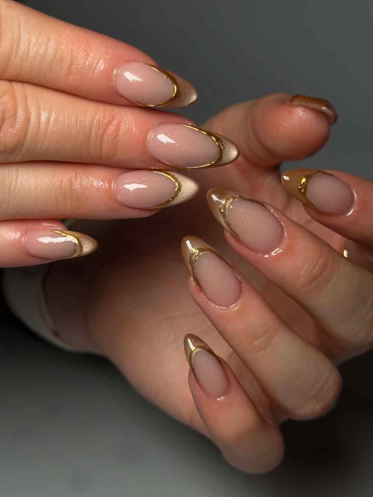 Short Oval Nails With Gold Outline And Foil Short Oval Nails With Gold Outline And Foil — Trendy Gold Nails