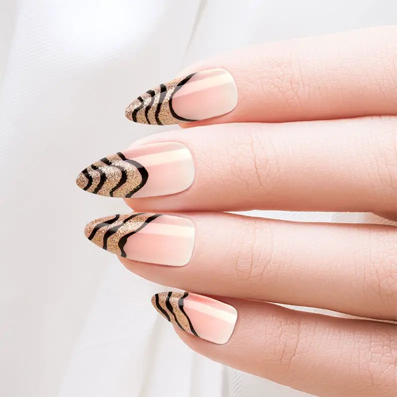 Medium Almond Tiger Print With Gold Glitter Medium Almond Tiger Print With Gold Glitter — Trendy Gold Nails