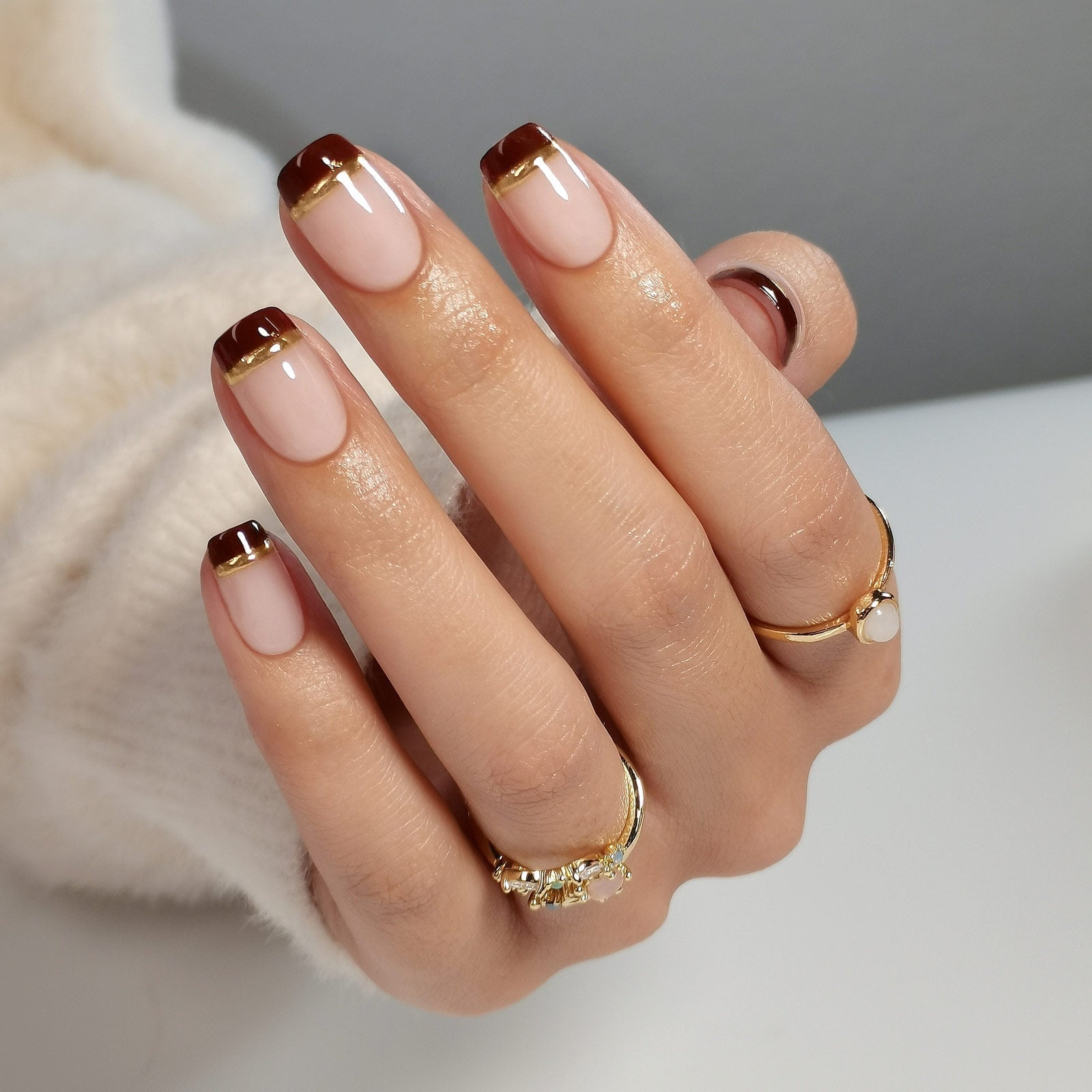 Short Square Nails With Deep Brown And Gold Tip Short Square Nails With Deep Brown And Gold Tip — Trendy Gold Nails