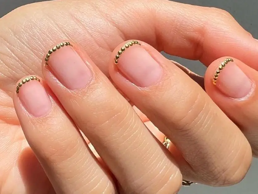 Medium Oval Nails With Gold Trim French Tips Medium Oval Nails With Gold Trim French Tips — Trendy Gold Nails