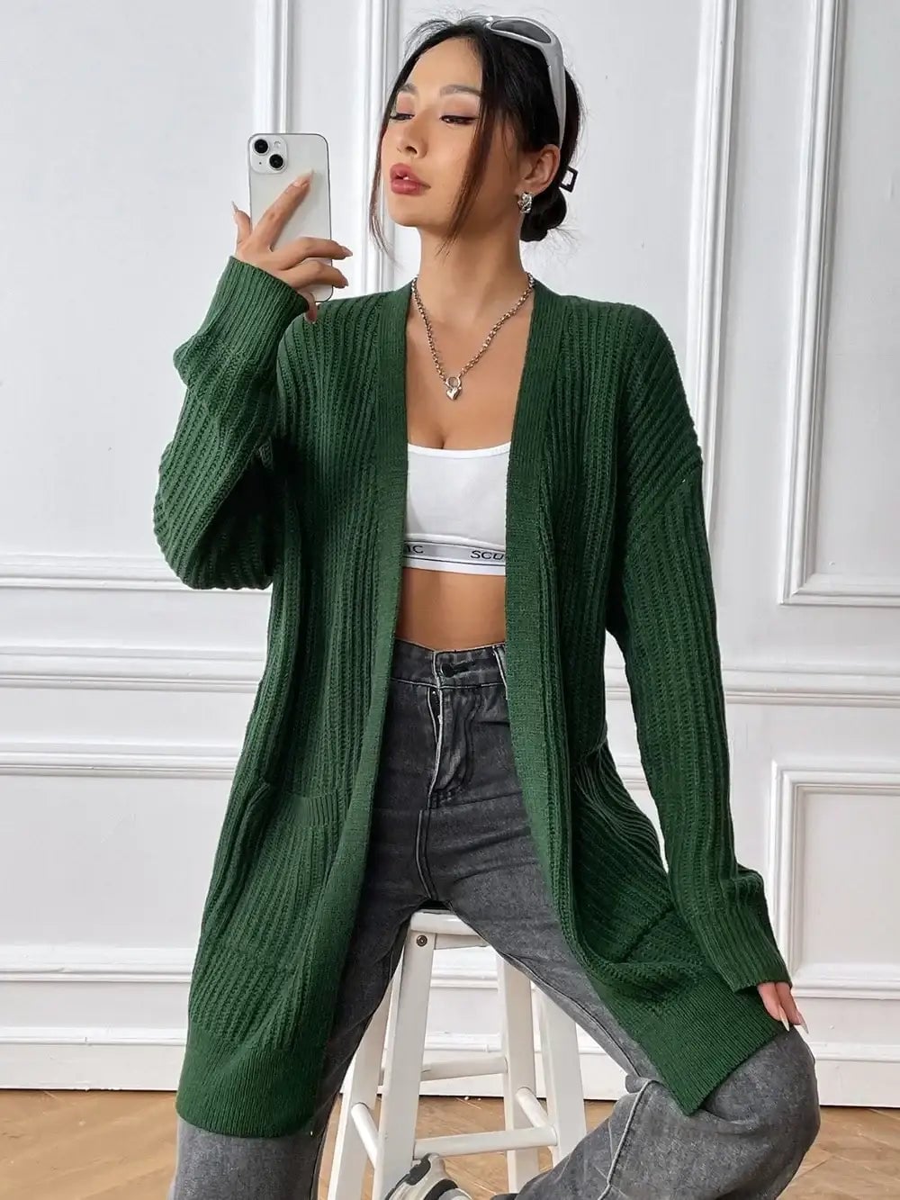 Oversized Green Chunky Cardigan With Gray Jeans Oversized Green Chunky Cardigan With Gray Jeans — Trendy Green Cardigan Outfit
