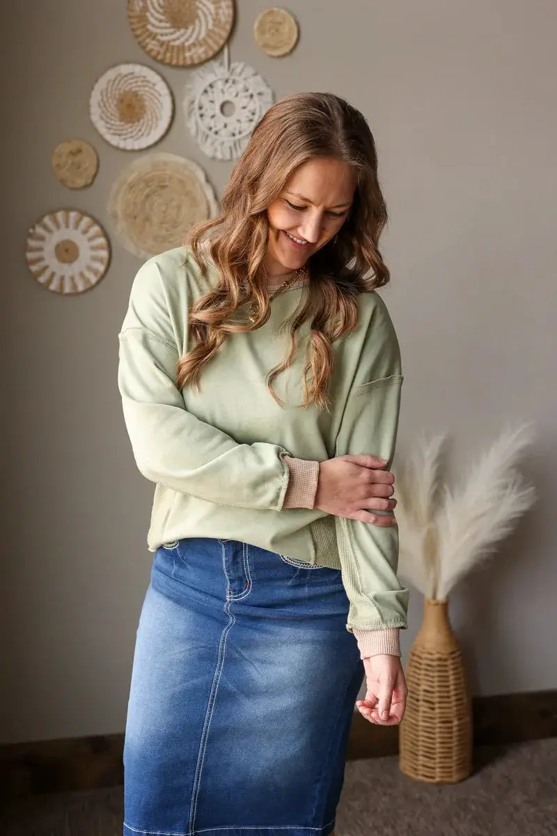 Light Green Crewneck Sweater with Mocha Trim and Cotton Knit Light Green Crewneck Sweater with Mocha Trim and Cotton Knit — Trendy Green Sweater Outfit