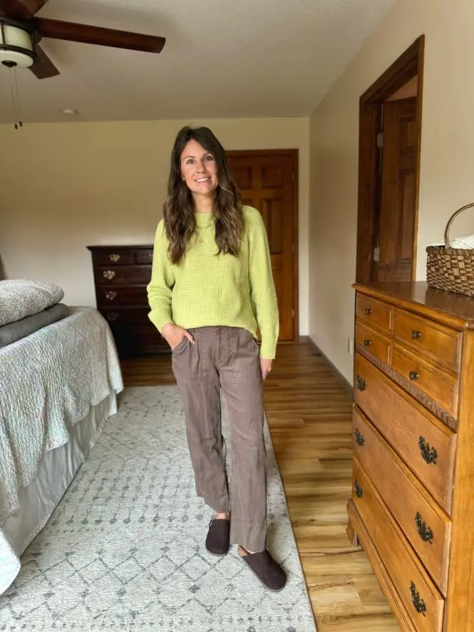 Lime Green Textured Knit Crewneck Sweater with Brown, Close-Up Take Lime Green Textured Knit Crewneck Sweater with Brown, Close-Up Take — Trendy Green Sweater Outfit