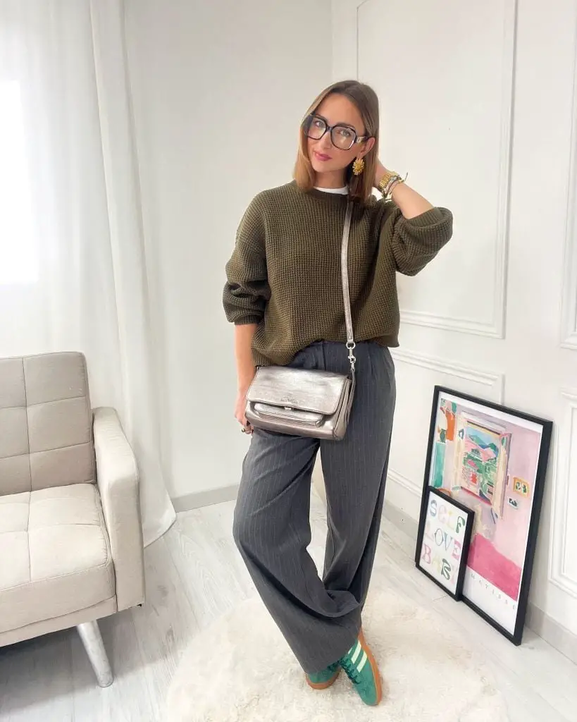 Olive Green Waffle Knit Oversized Sweater Over T-Shirt Olive Green Waffle Knit Oversized Sweater Over T-Shirt — Trendy Green Sweater Outfit