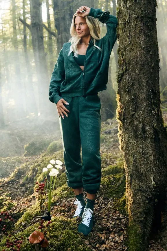 Dark Green Textured Matching Set With Sports Bra Dark Green Textured Matching Set With Sports Bra — Trendy Green Sweatpants Outfit