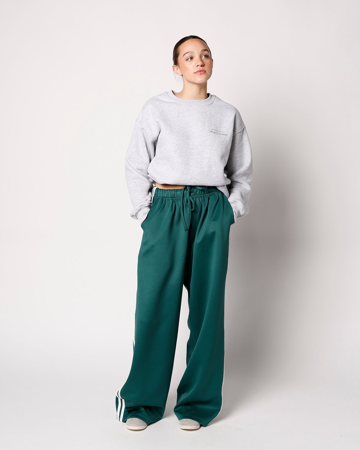Dark Green Wide Leg Track Pants With Cream Sweatshirt Dark Green Wide Leg Track Pants With Cream Sweatshirt — Trendy Green Sweatpants Outfit