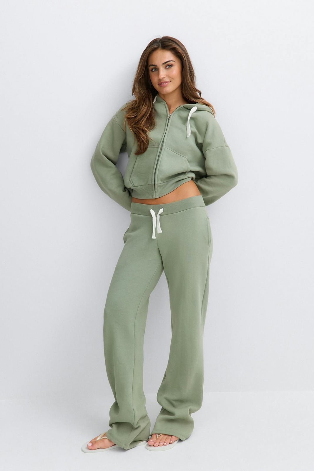 Sage Green Wide Leg Sweatpants With Cropped Hoodie Sage Green Wide Leg Sweatpants With Cropped Hoodie — Trendy Green Sweatpants Outfit