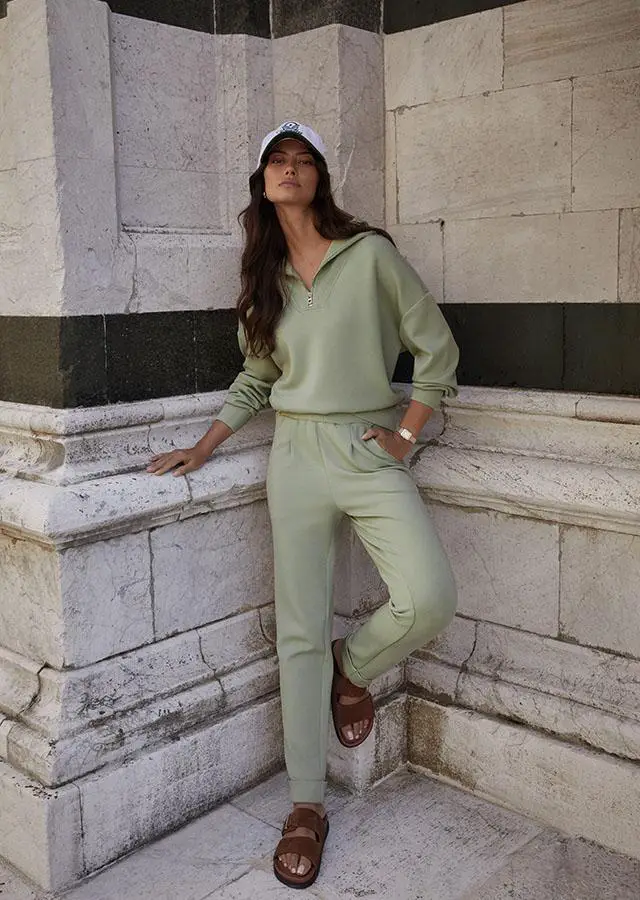 Light Green Knit Set With Zip-Up Hoodie and Brown Sandals Light Green Knit Set With Zip-Up Hoodie and Brown Sandals — Trendy Green Sweatpants Outfit