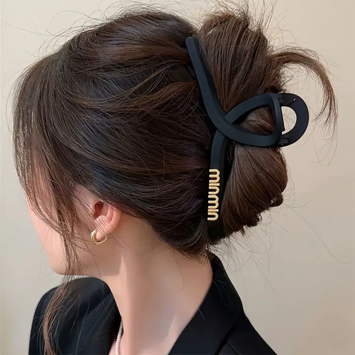 High Voluminous Bun With Matte Black Claw Clip High Voluminous Bun With Matte Black Claw Clip — Trendy Hair with Clips
