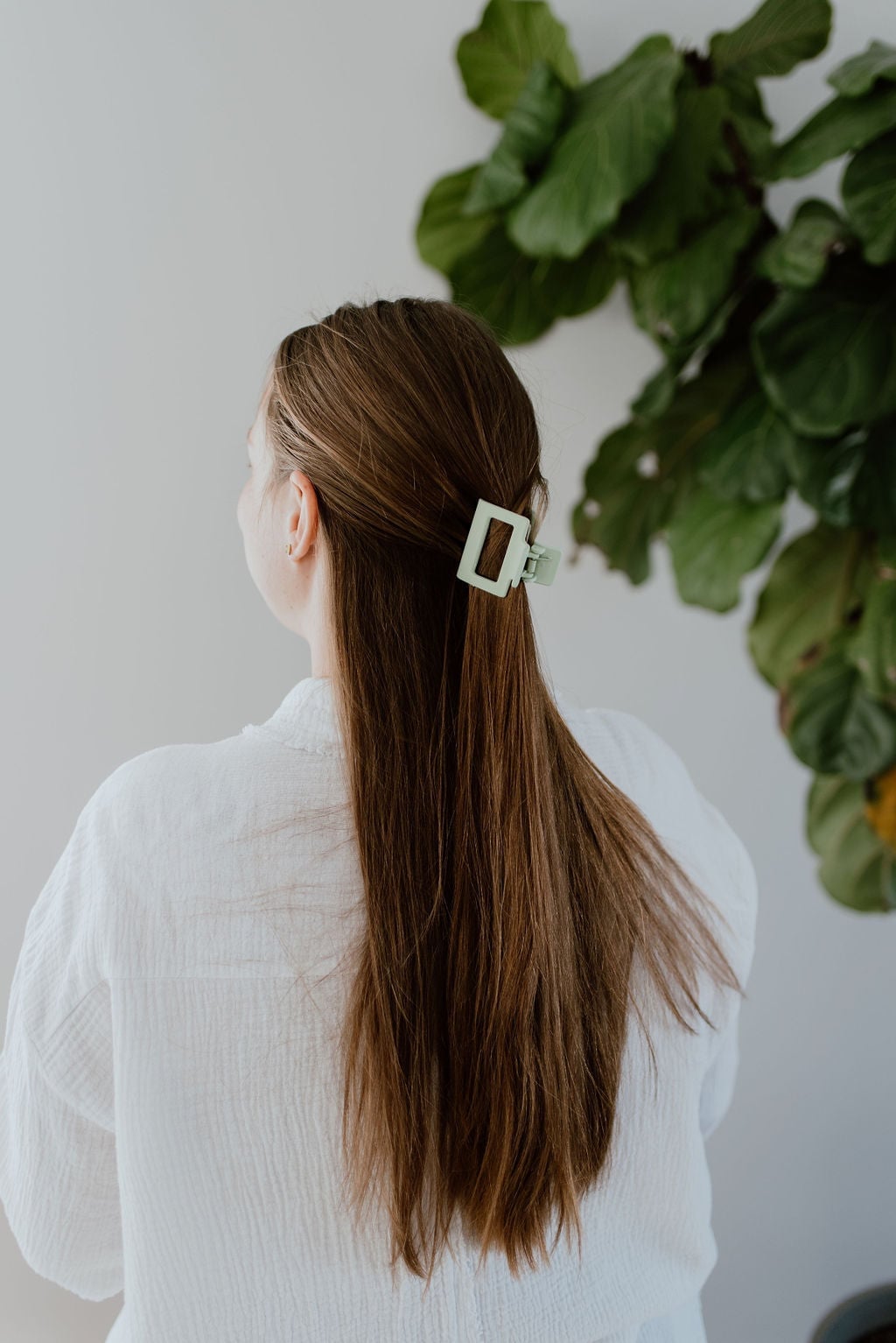 Mid-Back Half Up With Light Green Square Clip Mid-Back Half Up With Light Green Square Clip — Trendy Hair with Clips