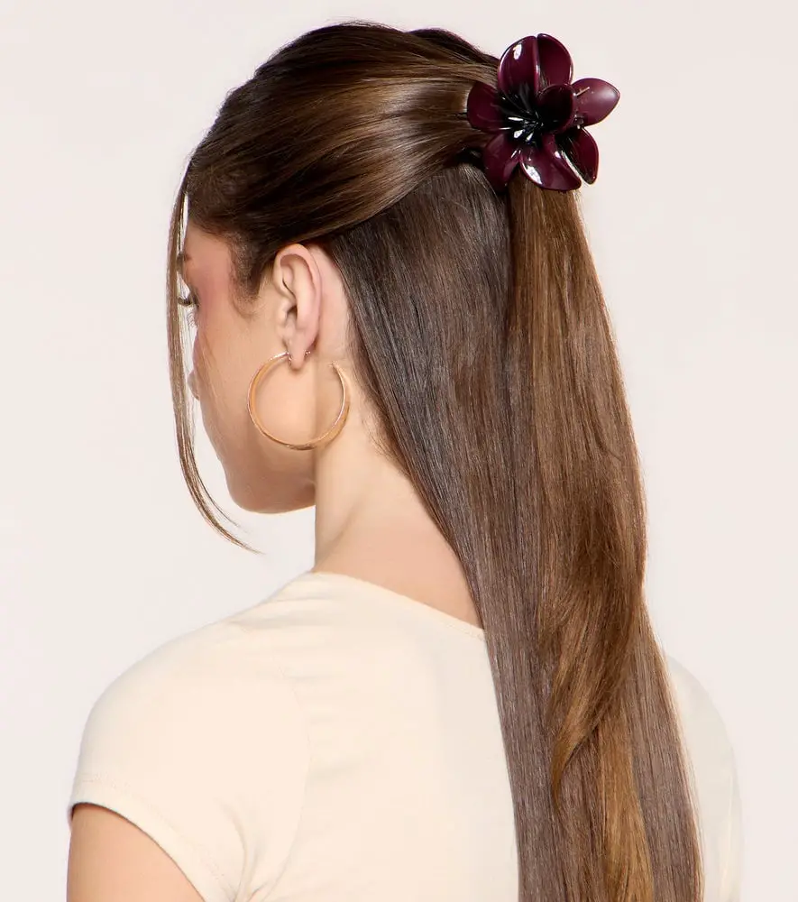 Half Up Half Down With Flower Claw Clip Half Up Half Down With Flower Claw Clip — Trendy Hair with Clips