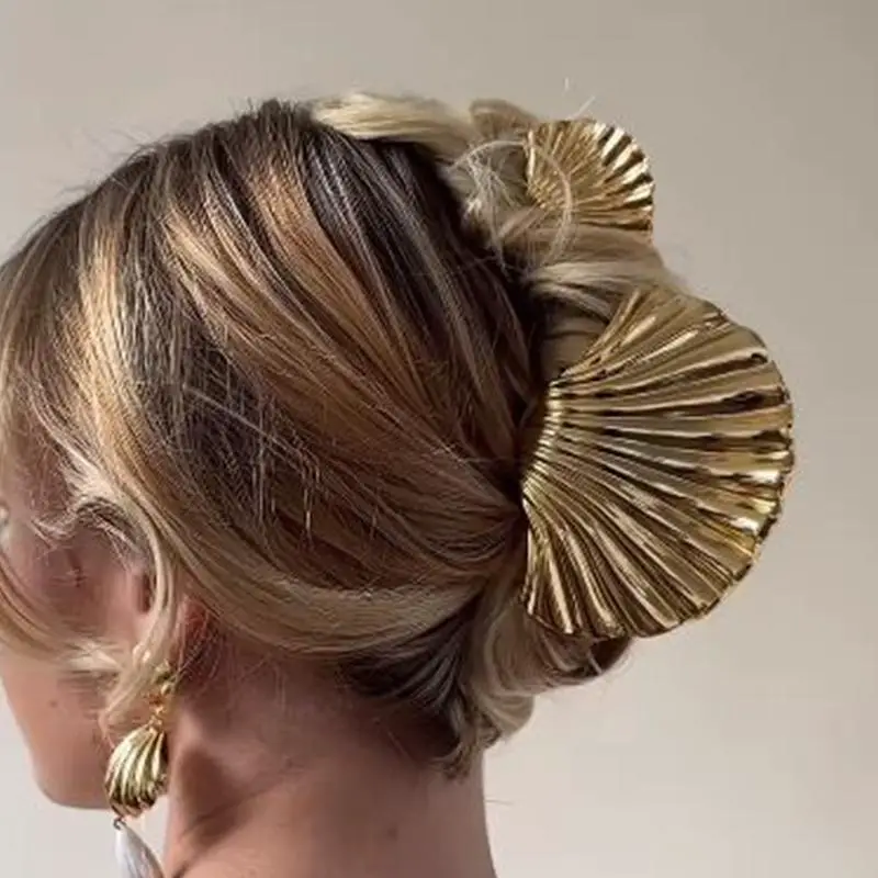 Elegant Updo With Gold Fan Clip And Wispy Bangs Elegant Updo With Gold Fan Clip And Wispy Bangs — Trendy Hair with Clips