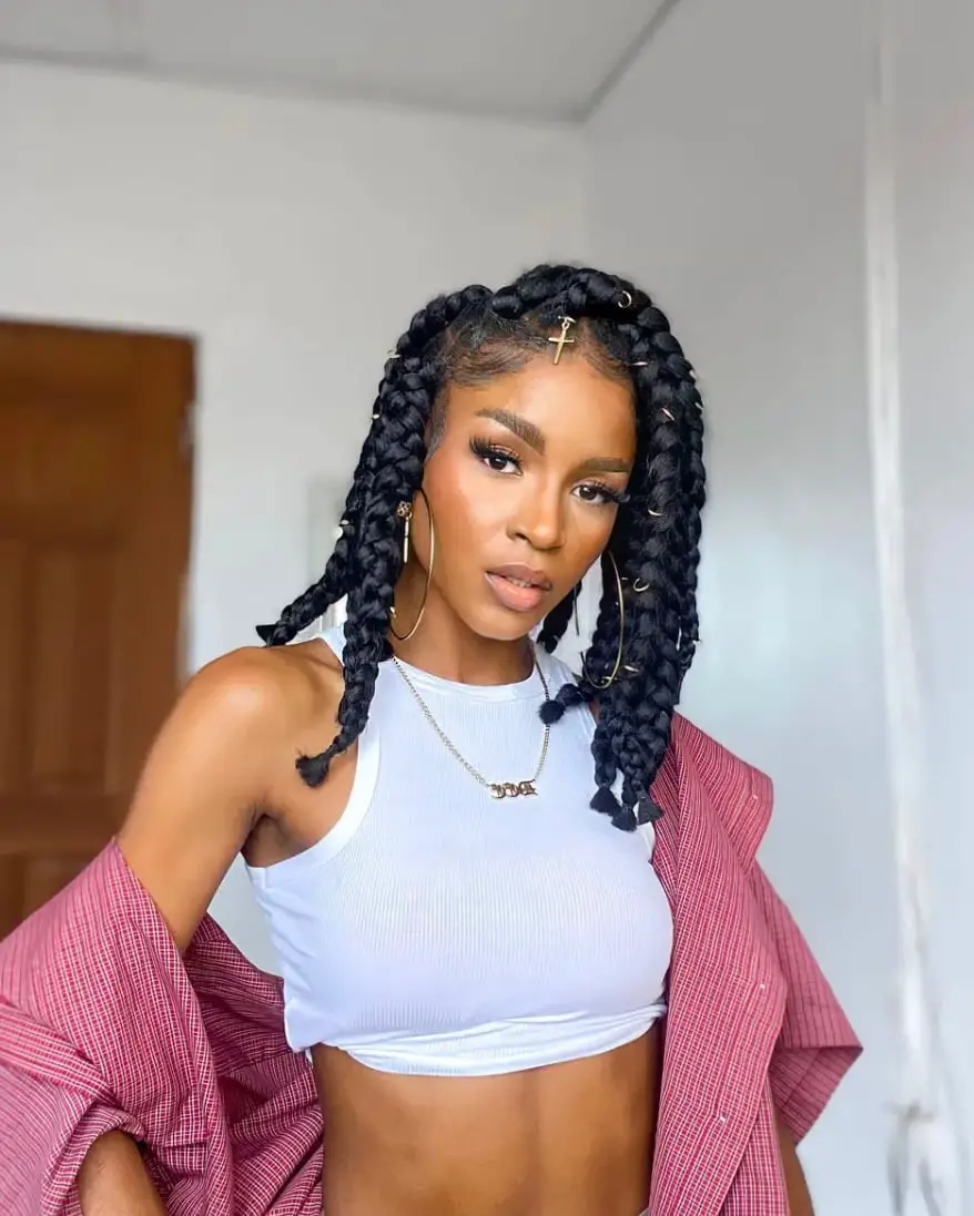 Shoulder Length Box Braids with Blonde Highlights and Gold Accessories Shoulder Length Box Braids with Blonde Highlights and Gold Accessories — Trendy Hairstyles for Black Women Braids