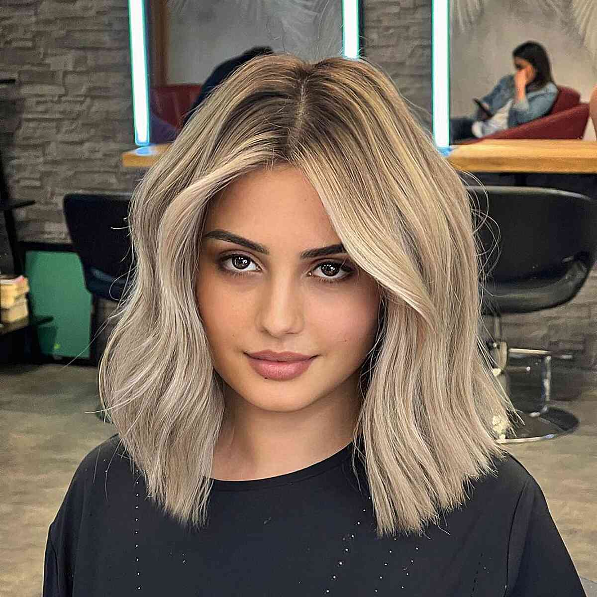 Collarbone Lob With Ash Blonde Root Shadow Collarbone Lob With Ash Blonde Root Shadow — Trendy Hairstyles for School