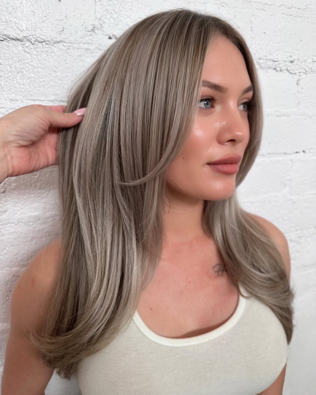 Ash Blonde Highlights On Collarbone Layers Ash Blonde Highlights On Collarbone Layers — Trendy Highlighting Hair