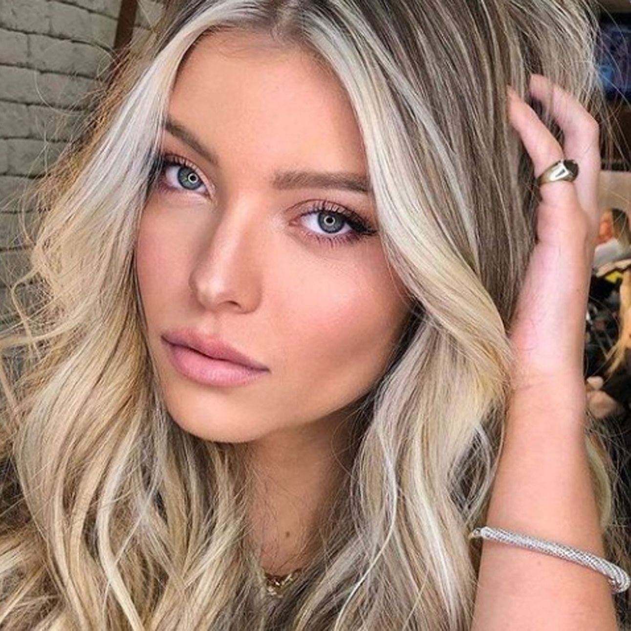 Ash Blonde With Platinum Face-Framing Highlights Ash Blonde With Platinum Face-Framing Highlights — Trendy Highlighting Hair
