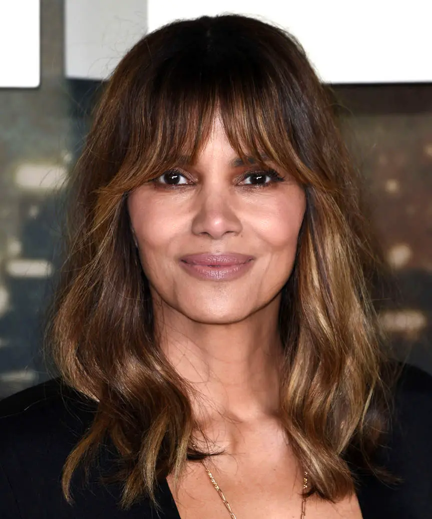 Dark Brown Lob With Curtain Bangs Dark Brown Lob With Curtain Bangs — Trendy Highlighting Hair