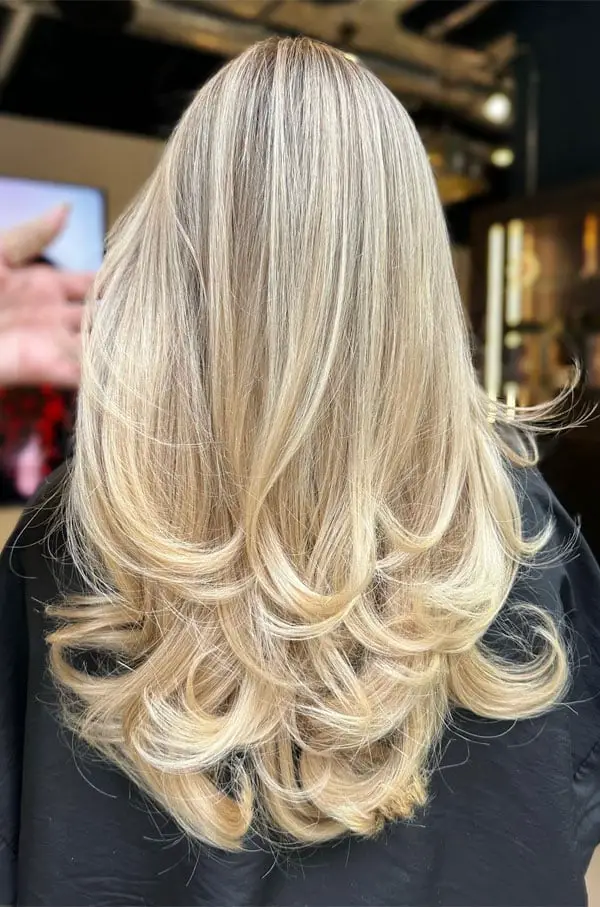 Dark Blonde Balayage On Wavy Mid-Back Hair Dark Blonde Balayage On Wavy Mid-Back Hair — Trendy Highlighting Hair