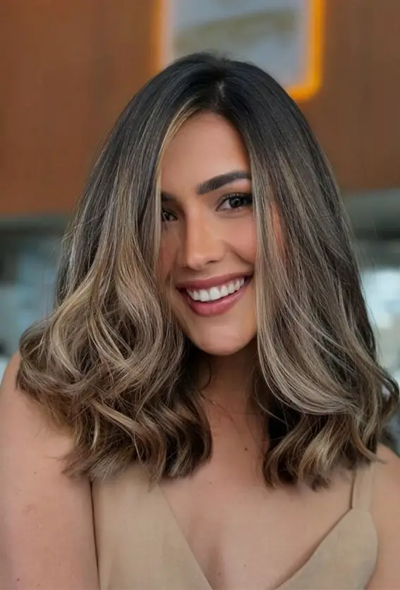 Ashy Highlights On Shoulder Length Bob Ashy Highlights On Shoulder Length Bob — Trendy Highlighting Hair