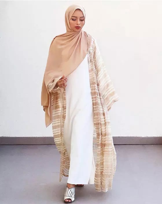 Light Pink Cardigan With Beige Hijab — Trendy Hijab Outfits