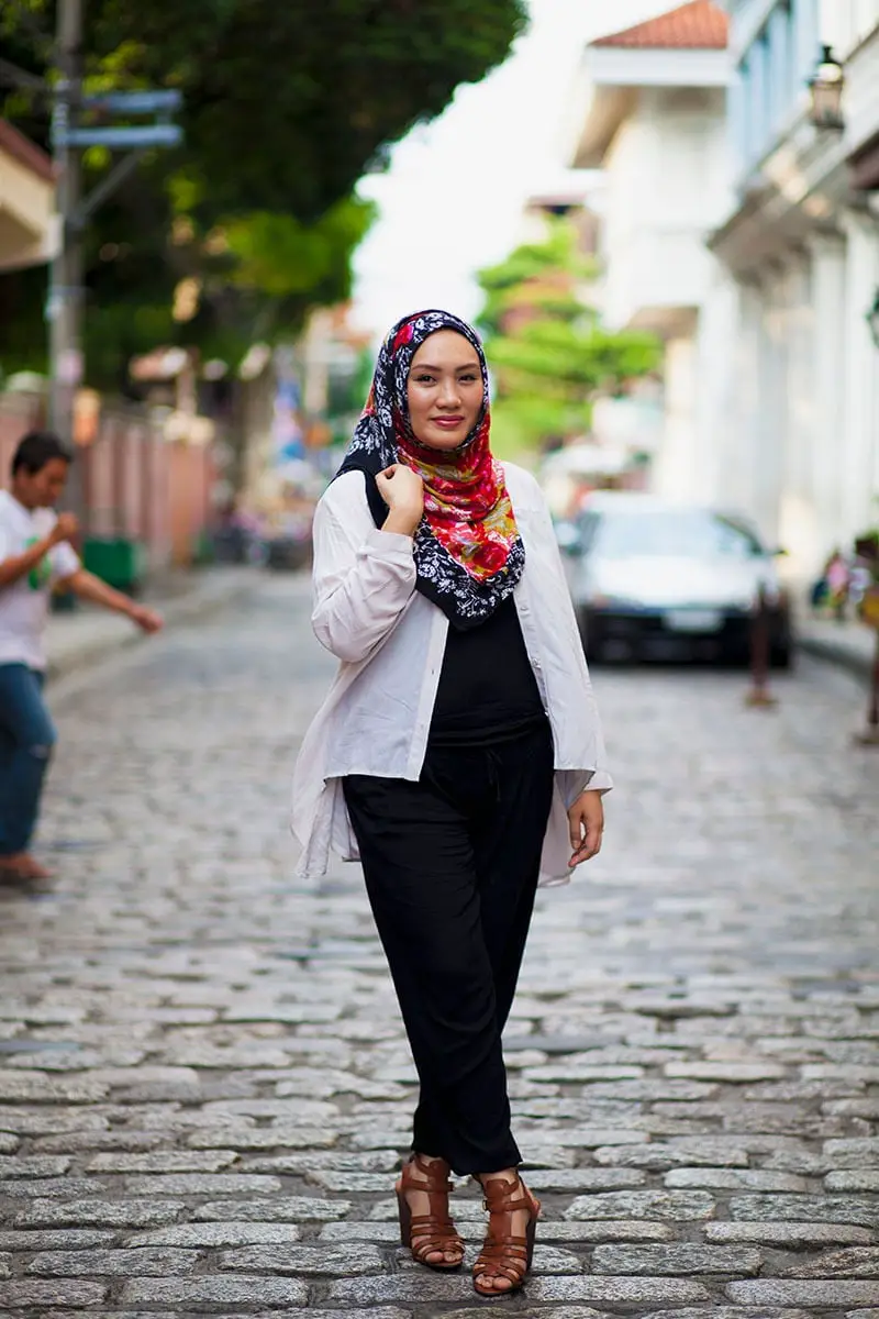 Floral Print Hijab With Oversized Shirt — Trendy Hijab Outfits
