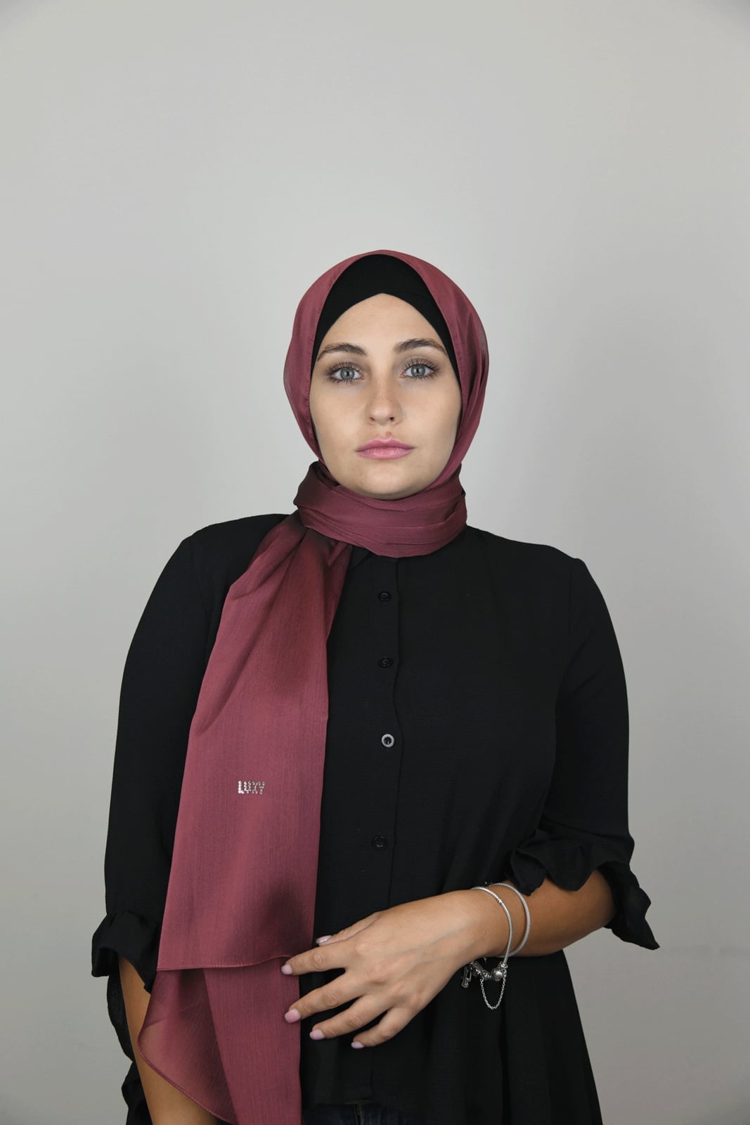 Black Hijab With Pink Textured Scarf — Trendy Hijab Outfits