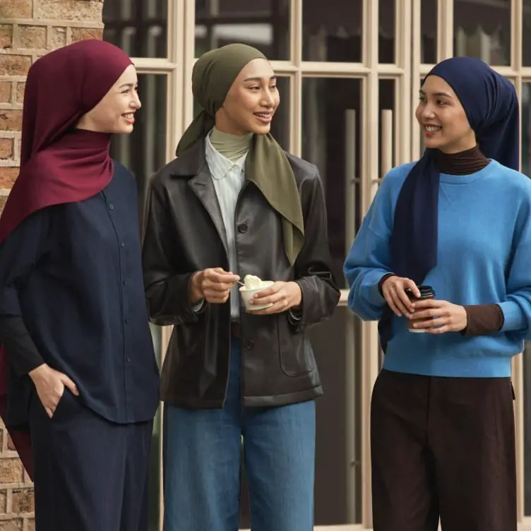 Black Long Sleeve Dress With Brown Hijab — Trendy Hijab Outfits