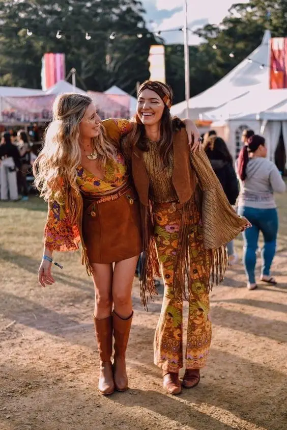 Floral Bell Sleeve Top and Suede Fringe Skirt Floral Bell Sleeve Top and Suede Fringe Skirt — Trendy Hippie Outfits