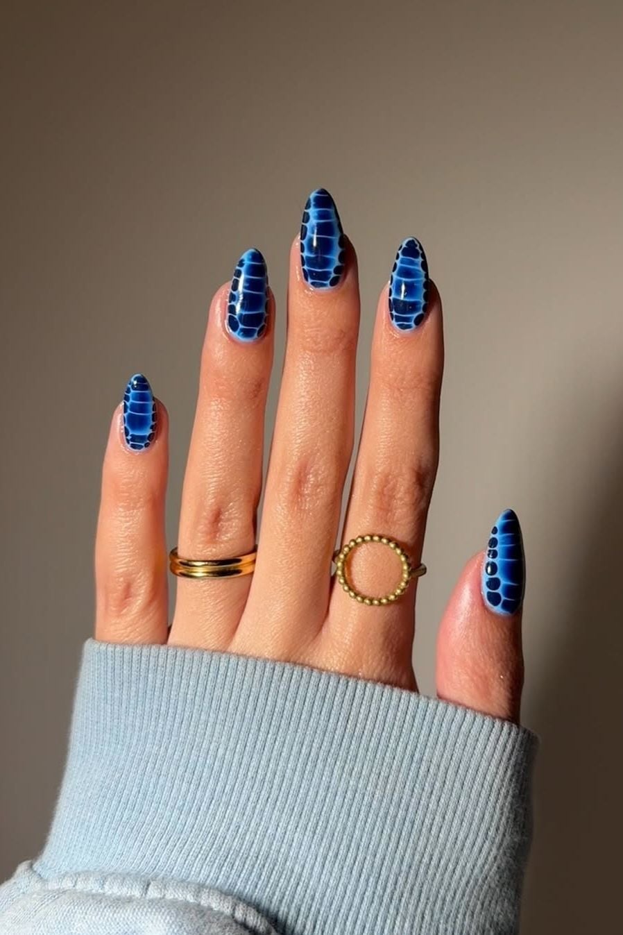 Vibrant Blue Snakeskin Almond Nails Vibrant Blue Snakeskin Almond Nails — Trendy Japanese Nails