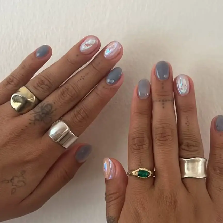 Gray Pearlescent Iridescent Flake Oval Nails Gray Pearlescent Iridescent Flake Oval Nails — Trendy Japanese Nails