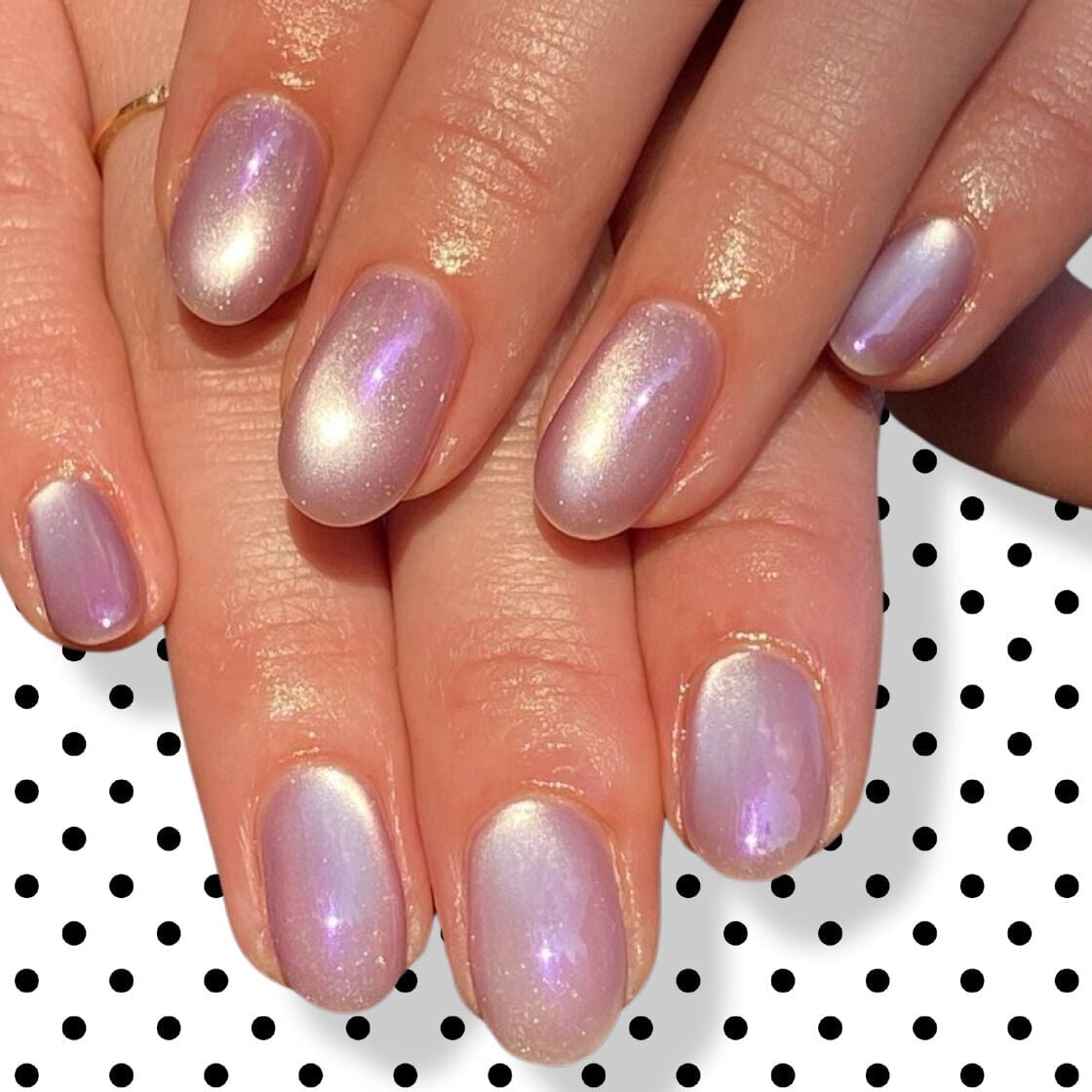 Color-Shifting Pearlescent Oval Nails Color-Shifting Pearlescent Oval Nails — Trendy Japanese Nails