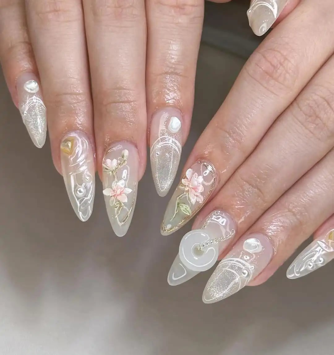 Clear 3D Flower Gold Glitter Stiletto Nails Clear 3D Flower Gold Glitter Stiletto Nails — Trendy Japanese Nails