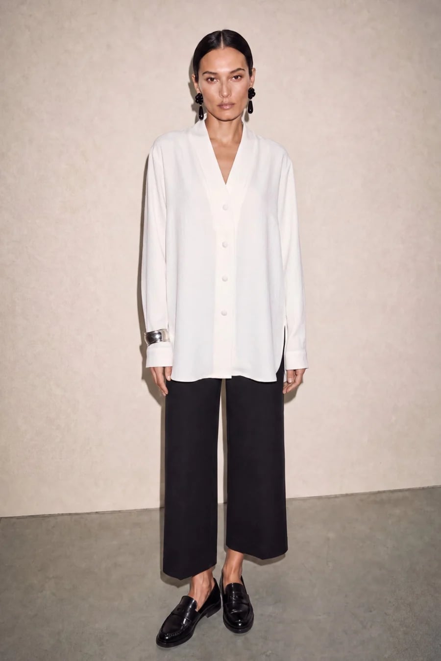 Oversized White Shirt With Black Trousers — Trendy Japanese Outfits
