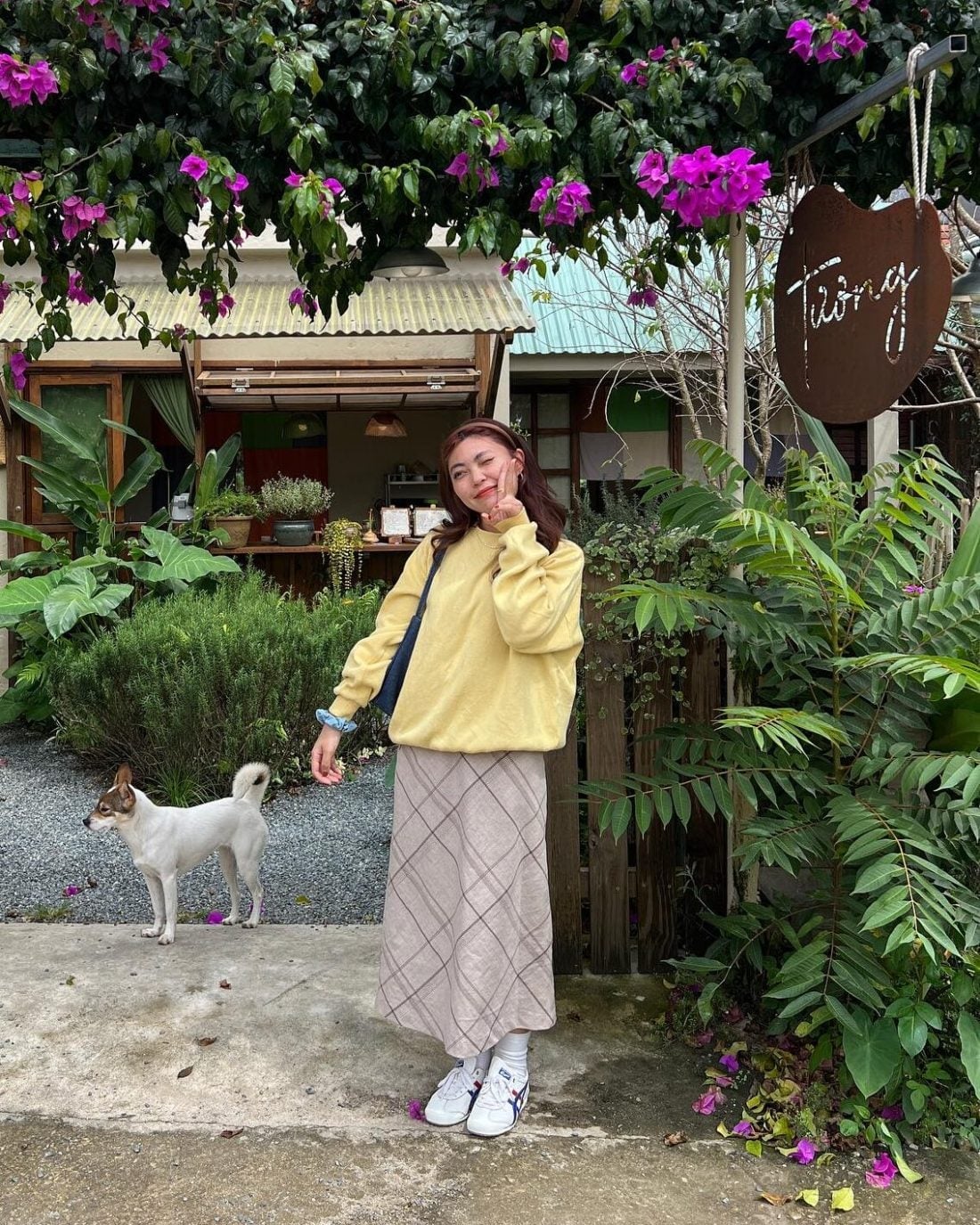 Oversized Yellow Sweatshirt With Plaid Skirt — Trendy Japanese Outfits