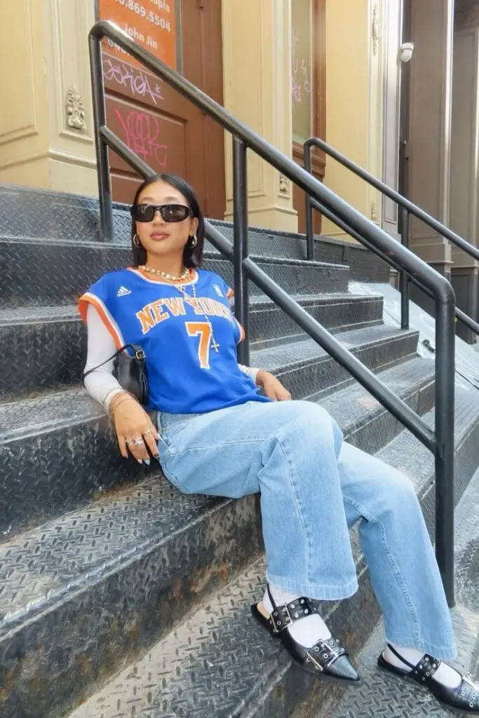Blue Jersey Over White Shirt with Wide-Leg Jeans Blue Jersey Over White Shirt with Wide-Leg Jeans — Trendy Jersey Outfit