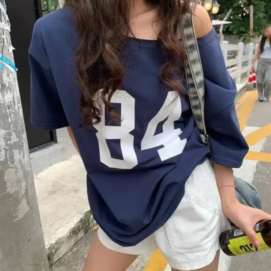 Oversized Navy Jersey T-Shirt with White Denim Shorts Oversized Navy Jersey T-Shirt with White Denim Shorts — Trendy Jersey Outfit