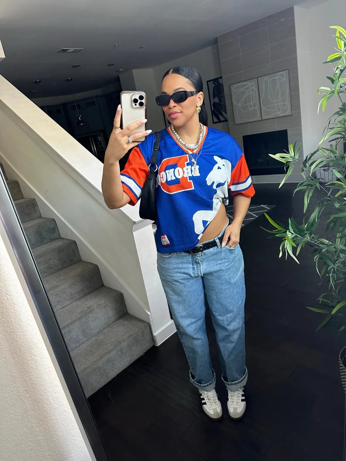 Cropped Orange and Blue Jersey with Relaxed Jeans Cropped Orange and Blue Jersey with Relaxed Jeans — Trendy Jersey Outfit