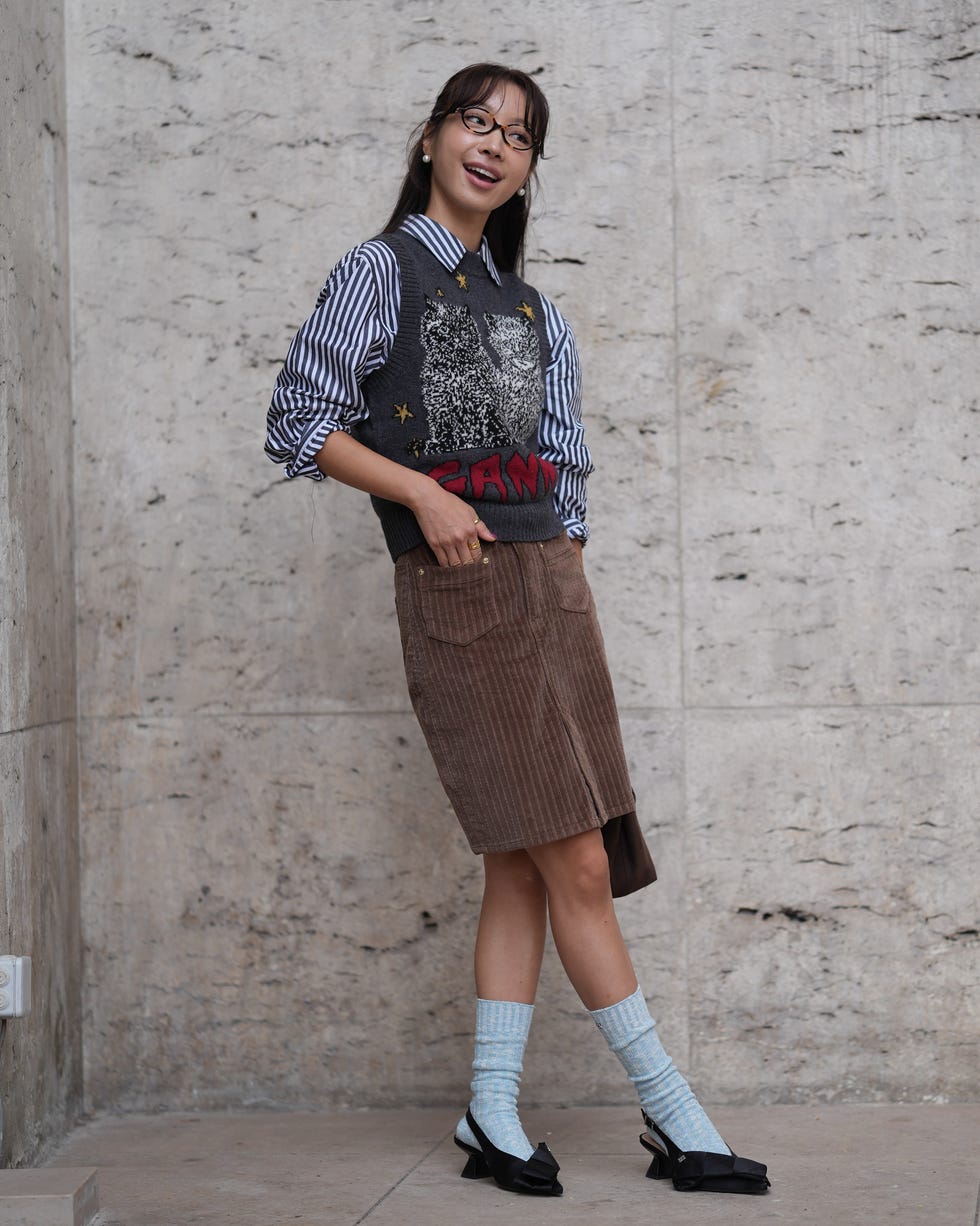 Kitten Heel Mules With Layered Sweater Vest, Close-Up Take Kitten Heel Mules With Layered Sweater Vest, Close-Up Take — Trendy Kitten Heels Outfits