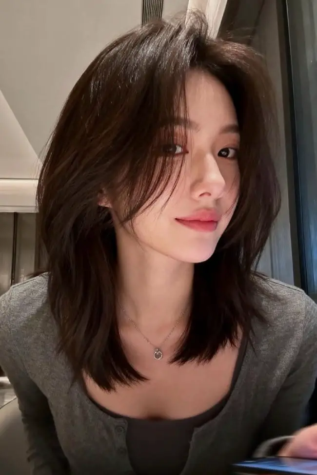 Collarbone Layers With Subtle Highlights Collarbone Layers With Subtle Highlights — Trendy Korean Hairstyles