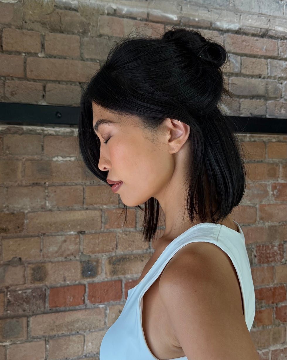 Chin-Length Bob With Blunt Bangs, Dark Brown Chin-Length Bob With Blunt Bangs, Dark Brown — Trendy Korean Hairstyles