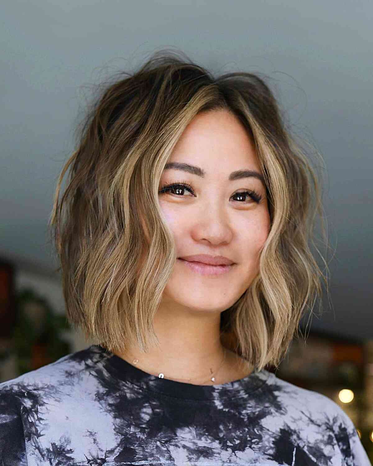 Chin-Length Bob With Blonde Highlights Chin-Length Bob With Blonde Highlights — Trendy Korean Hairstyles