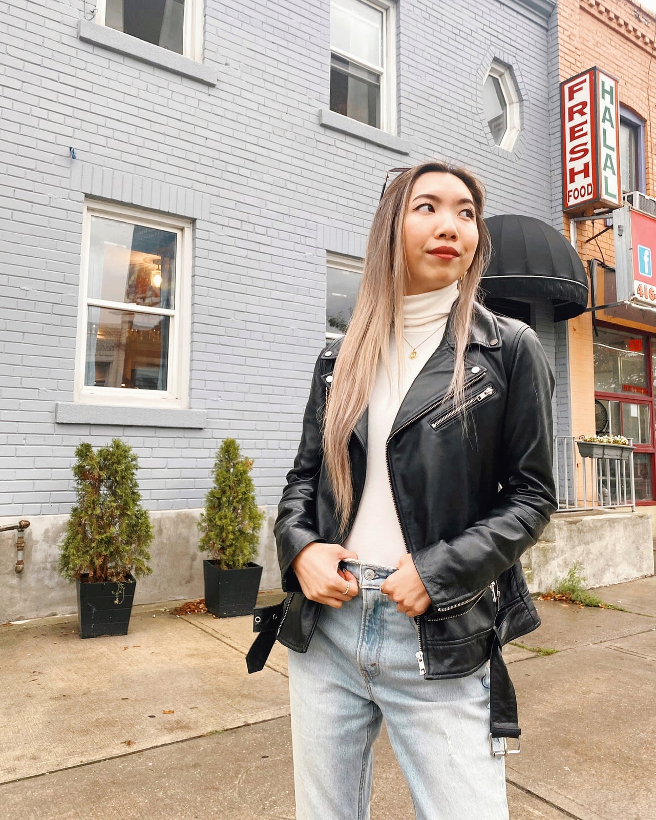 Black Leather Biker Jacket with White Turtleneck and Straight Leg Black Leather Biker Jacket with White Turtleneck and Straight Leg — Trendy Leather Jacket Outfits Women