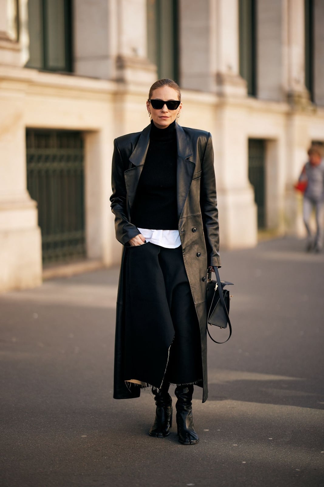 Longline Oversized Leather Trench Coat with Shirt and Turtleneck Longline Oversized Leather Trench Coat with Shirt and Turtleneck — Trendy Leather Jacket Outfits Women