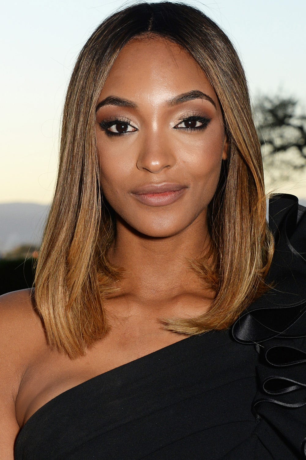 Blunt Collarbone Lob With Balayage Blunt Collarbone Lob With Balayage — Trendy Medium Hair