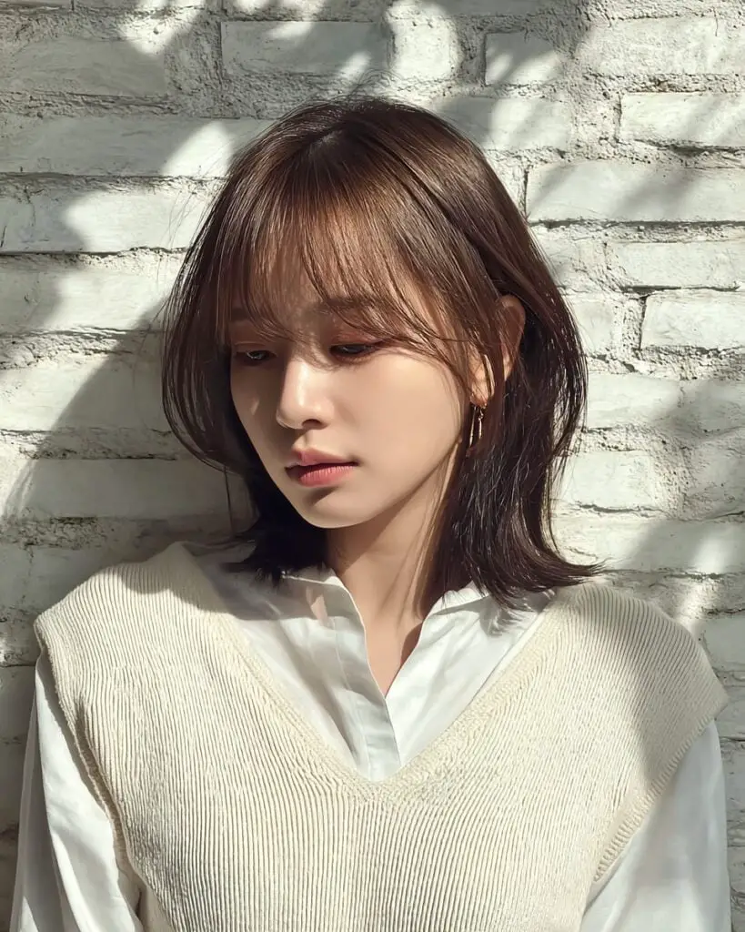 Collarbone Lob With Wispy Bangs And Balayage Collarbone Lob With Wispy Bangs And Balayage — Trendy Medium Hair