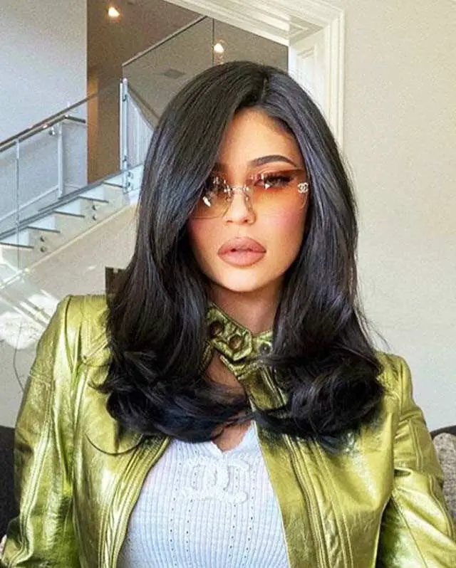 Shoulder Layered Thick Straight Hair Shoulder Layered Thick Straight Hair — Trendy Medium Hair
